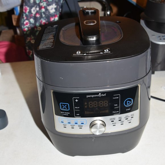 Pampered Chef Kitchen Pampered Chef Complete Quick Cooker Set Poshmark